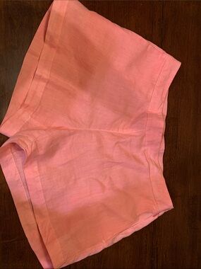 Absolutely gorgeous  pink Italian famous brand name shorts , size 46, 120% Lino.